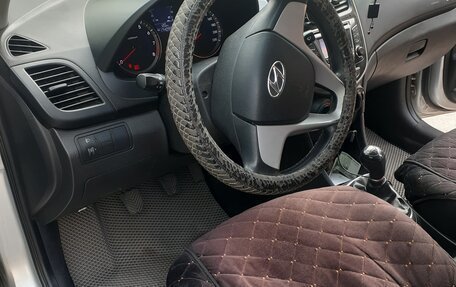 Hyundai Solaris II рестайлинг, 2013 год, 850 000 рублей, 6 фотография