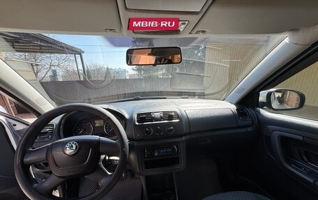 Skoda Fabia II, 2011 год, 600 000 рублей, 14 фотография