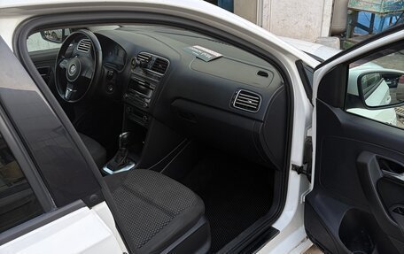 Volkswagen Polo VI (EU Market), 2012 год, 26 фотография