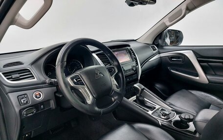 Mitsubishi Pajero Sport III рестайлинг, 2018 год, 3 269 000 рублей, 11 фотография