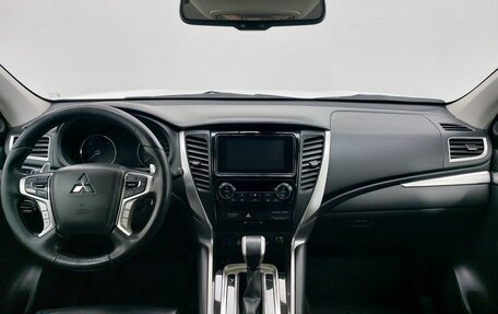 Mitsubishi Pajero Sport III рестайлинг, 2018 год, 3 269 000 рублей, 12 фотография