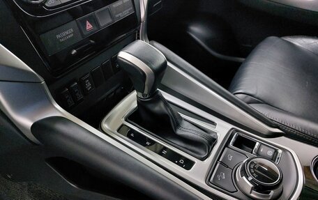 Mitsubishi Pajero Sport III рестайлинг, 2018 год, 3 269 000 рублей, 15 фотография