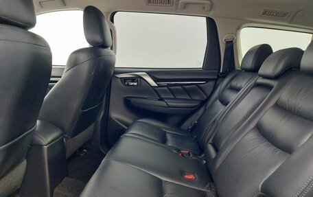 Mitsubishi Pajero Sport III рестайлинг, 2018 год, 3 269 000 рублей, 20 фотография