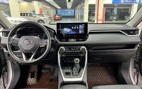 Toyota RAV4, 2023 год, 4 569 130 рублей, 7 фотография
