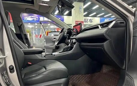 Toyota RAV4, 2023 год, 4 569 130 рублей, 8 фотография