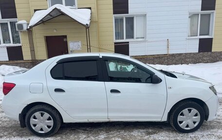 Renault Logan II, 2017 год, 650 000 рублей, 4 фотография