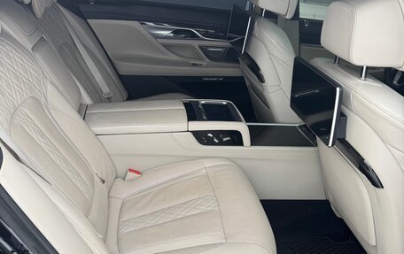 BMW 7 серия, 2015 год, 2 700 000 рублей, 22 фотография