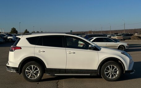 Toyota RAV4, 2017 год, 2 350 000 рублей, 4 фотография