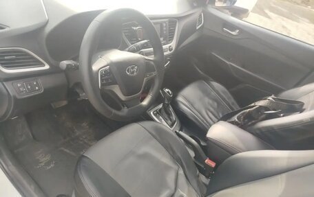 Hyundai Solaris II рестайлинг, 2017 год, 990 000 рублей, 8 фотография