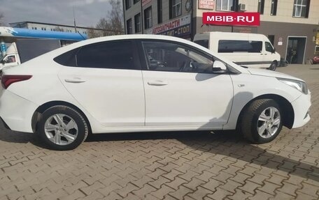 Hyundai Solaris II рестайлинг, 2017 год, 990 000 рублей, 9 фотография