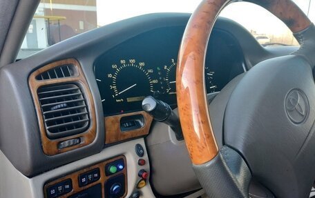 Toyota Land Cruiser 100 рестайлинг 2, 1999 год, 800 000 рублей, 3 фотография