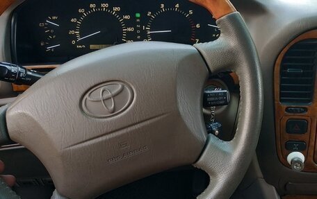 Toyota Land Cruiser 100 рестайлинг 2, 1999 год, 800 000 рублей, 4 фотография