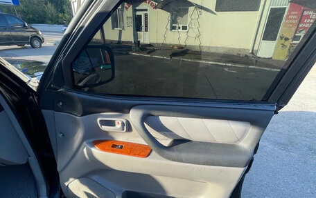 Toyota Land Cruiser 100 рестайлинг 2, 2005 год, 4 800 000 рублей, 8 фотография