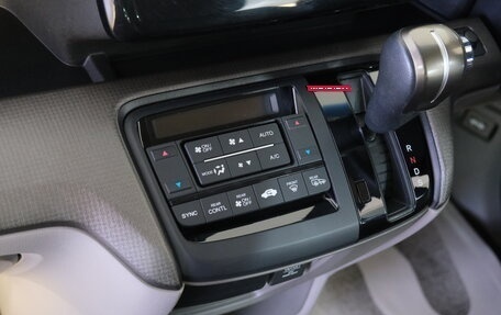 Honda Stepwgn IV, 2019 год, 2 299 000 рублей, 18 фотография