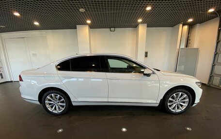 Volkswagen Passat B8 рестайлинг, 2017 год, 1 660 000 рублей, 2 фотография