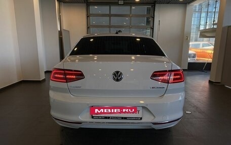 Volkswagen Passat B8 рестайлинг, 2017 год, 1 660 000 рублей, 4 фотография