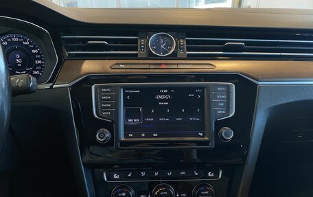 Volkswagen Passat B8 рестайлинг, 2017 год, 1 660 000 рублей, 13 фотография