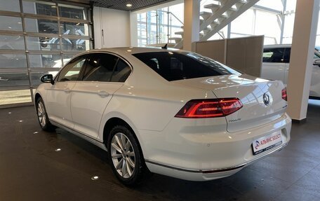 Volkswagen Passat B8 рестайлинг, 2017 год, 1 660 000 рублей, 5 фотография
