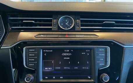 Volkswagen Passat B8 рестайлинг, 2017 год, 1 660 000 рублей, 14 фотография