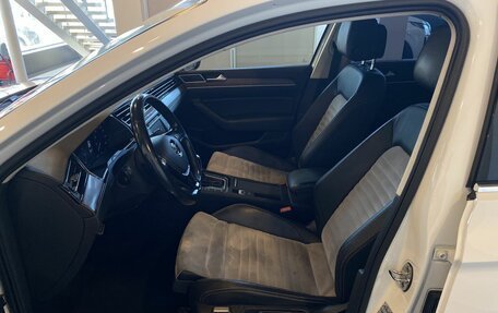 Volkswagen Passat B8 рестайлинг, 2017 год, 1 660 000 рублей, 16 фотография