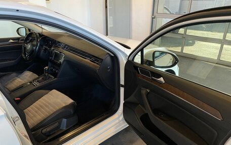 Volkswagen Passat B8 рестайлинг, 2017 год, 1 660 000 рублей, 27 фотография