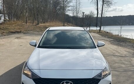 Hyundai Solaris II рестайлинг, 2021 год, 1 390 000 рублей, 1 фотография