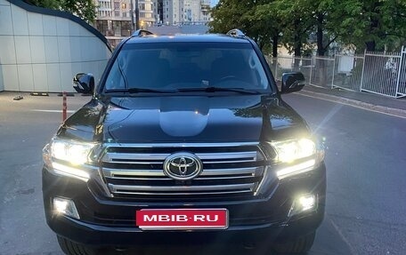 Toyota Land Cruiser 200, 2011 год, 3 700 000 рублей, 1 фотография