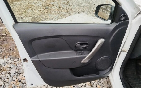 Renault Logan II, 2019 год, 650 000 рублей, 7 фотография
