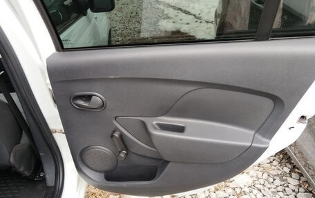 Renault Logan II, 2019 год, 650 000 рублей, 10 фотография