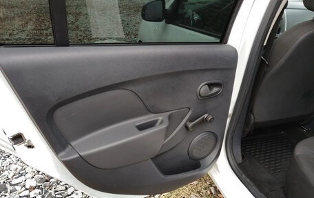 Renault Logan II, 2019 год, 650 000 рублей, 11 фотография