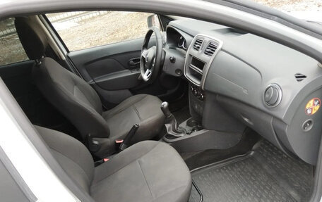 Renault Logan II, 2019 год, 650 000 рублей, 12 фотография