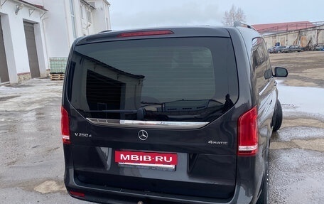 Mercedes-Benz V-Класс, 2021 год, 6 600 000 рублей, 4 фотография