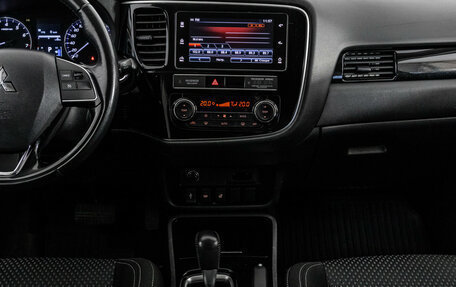 Mitsubishi Outlander III рестайлинг 3, 2019 год, 2 299 000 рублей, 14 фотография