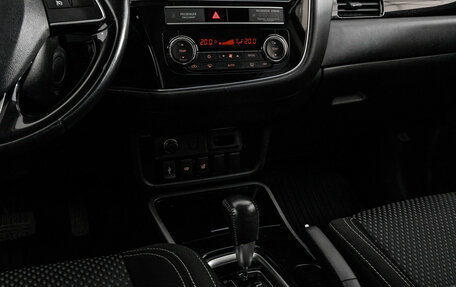 Mitsubishi Outlander III рестайлинг 3, 2019 год, 2 299 000 рублей, 13 фотография