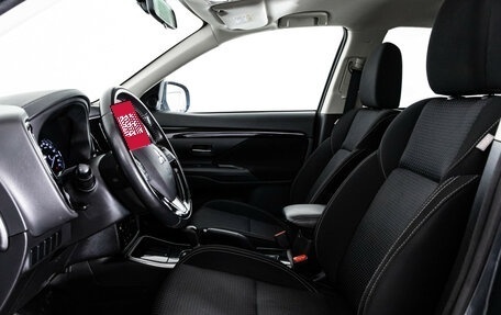 Mitsubishi Outlander III рестайлинг 3, 2019 год, 2 299 000 рублей, 19 фотография