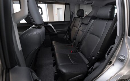 Toyota Land Cruiser Prado 150 рестайлинг 2, 2011 год, 3 080 000 рублей, 12 фотография