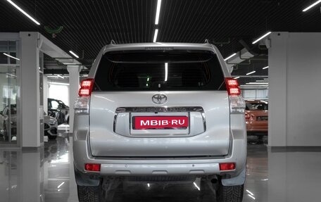 Toyota Land Cruiser Prado 150 рестайлинг 2, 2011 год, 3 080 000 рублей, 6 фотография