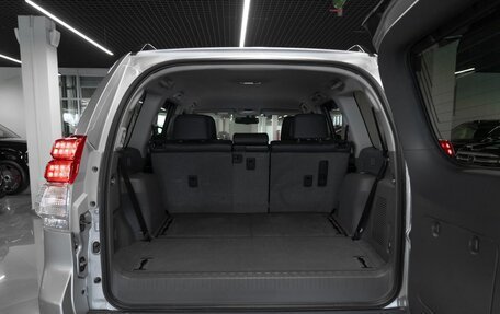 Toyota Land Cruiser Prado 150 рестайлинг 2, 2011 год, 3 080 000 рублей, 26 фотография