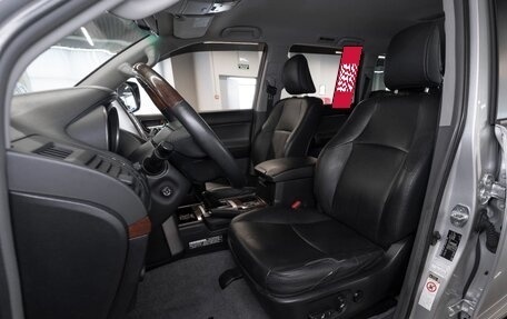 Toyota Land Cruiser Prado 150 рестайлинг 2, 2011 год, 3 080 000 рублей, 9 фотография