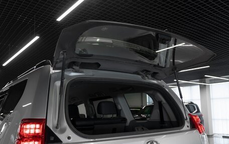 Toyota Land Cruiser Prado 150 рестайлинг 2, 2011 год, 3 080 000 рублей, 28 фотография