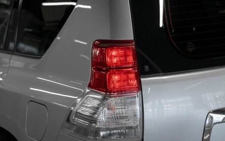 Toyota Land Cruiser Prado 150 рестайлинг 2, 2011 год, 3 080 000 рублей, 32 фотография