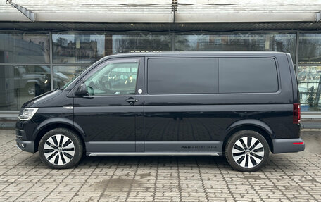 Volkswagen Multivan T6 рестайлинг, 2018 год, 4 600 000 рублей, 2 фотография