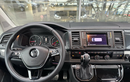 Volkswagen Multivan T6 рестайлинг, 2018 год, 4 600 000 рублей, 12 фотография