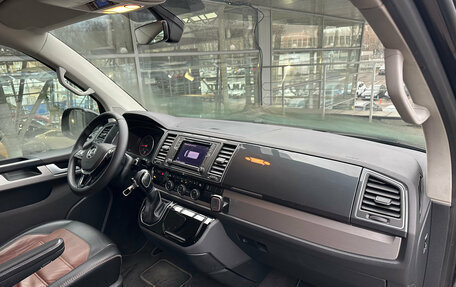 Volkswagen Multivan T6 рестайлинг, 2018 год, 4 600 000 рублей, 20 фотография