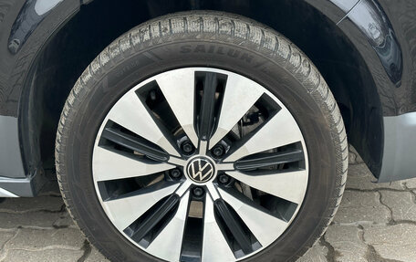 Volkswagen Multivan T6 рестайлинг, 2018 год, 4 600 000 рублей, 21 фотография