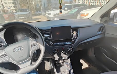 Hyundai Solaris II рестайлинг, 2021 год, 1 700 000 рублей, 11 фотография