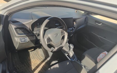 Hyundai Solaris II рестайлинг, 2021 год, 1 700 000 рублей, 10 фотография