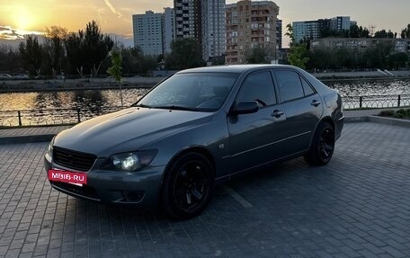 Lexus IS II рестайлинг 2, 2000 год, 730 000 рублей, 14 фотография