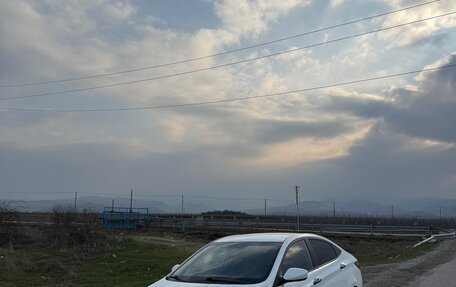 Hyundai Solaris II рестайлинг, 2012 год, 820 000 рублей, 2 фотография