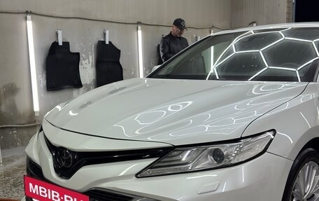 Toyota Camry, 2019 год, 3 250 000 рублей, 2 фотография